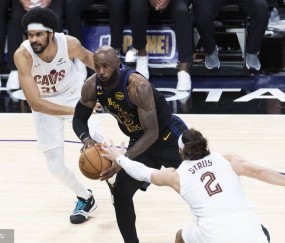 东契奇42+12哈登17分 湖人击败骑士4连胜